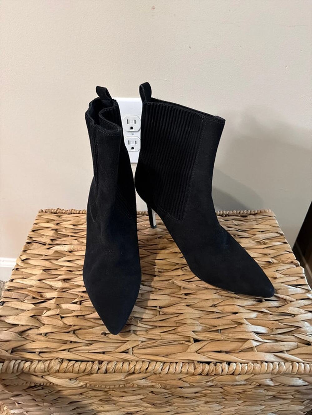 Via Spiga leather suede booties 9.5 black